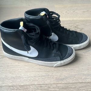 Men’s Nike blazers mid size 8.5